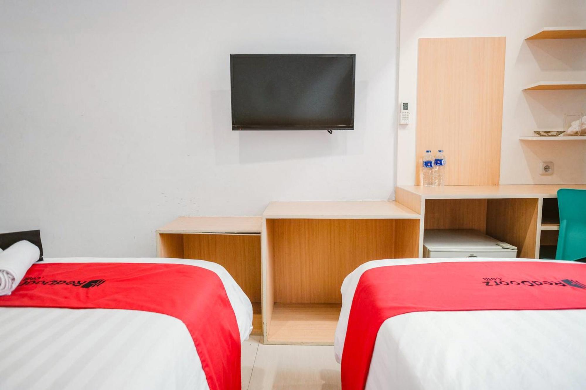 Reddoorz Premium At Hotel T-One Jambi Tanjungjohor Exteriér fotografie